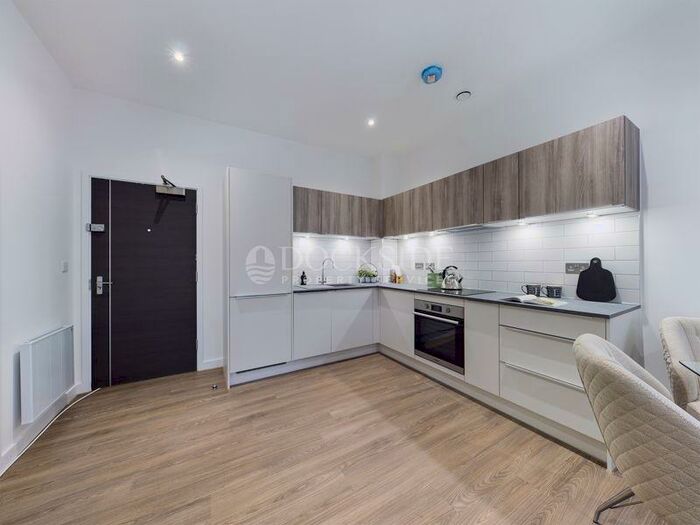 2 Bedroom Flat To Rent In Royal Sovereign House, Chatham Maritime, ME4