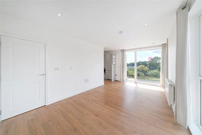 2 Bedroom Flat To Rent In Coombe Road, Croydon, CR0