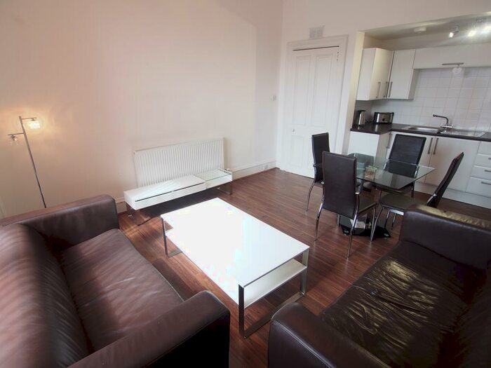 2 Bedroom Flat To Rent In King Street, Second Floor Left, AB24