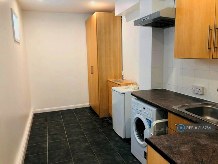 Studio To Rent In Croydon, Croydon, CR0