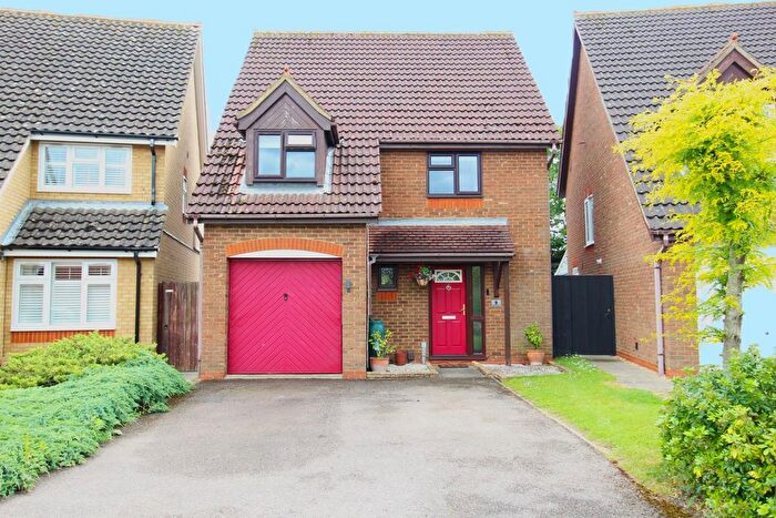3 Bedroom Detached House For Sale In Woodcock Close, Sandy, SG19