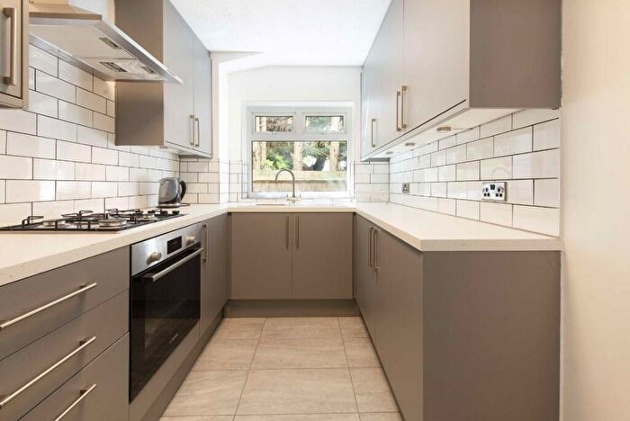 2 Bedroom Maisonette To Rent In Chislehurst Avenue, North Finchley, N12