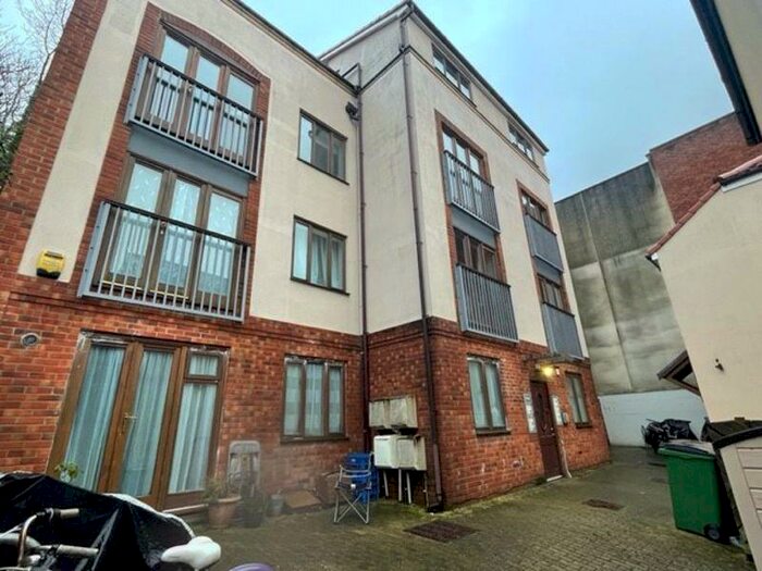1 Bedroom Flat To Rent In Hotwell Road, Bristol, BS8