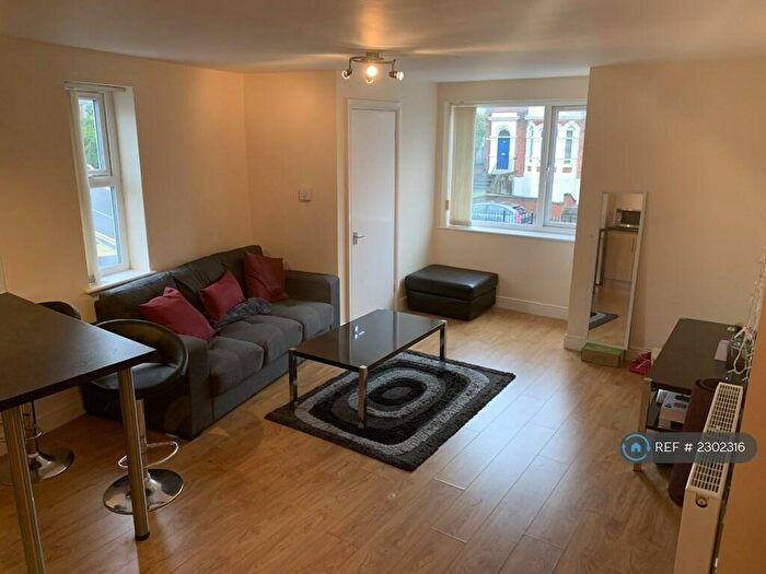 2 Bedroom Flat To Rent In Newland House, Leeds, LS6