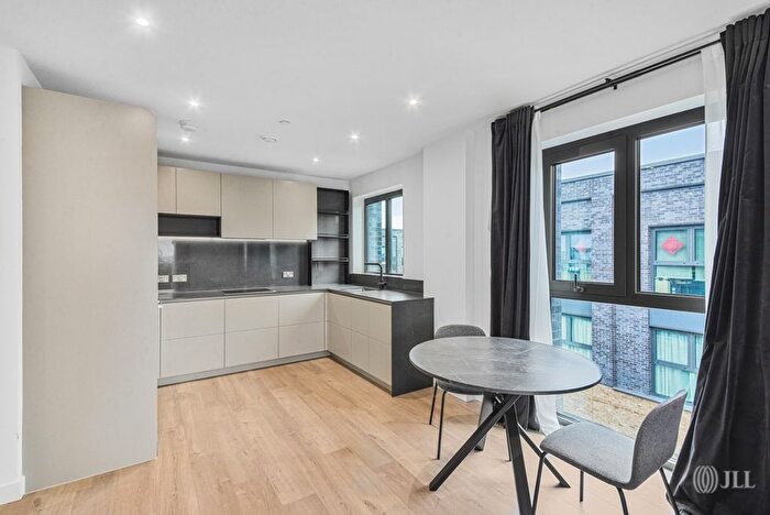 2 Bedroom Flat To Rent In Hawker House, N4