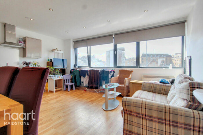 2 Bedroom Apartment For Sale In Fairmeadow, Maidstone, ME14