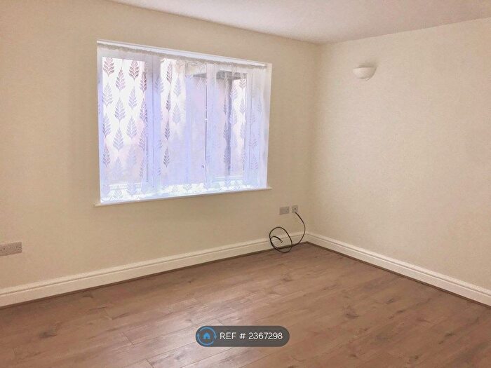 1 Bedroom Flat To Rent In Vineys Yard, Bruton, BA10