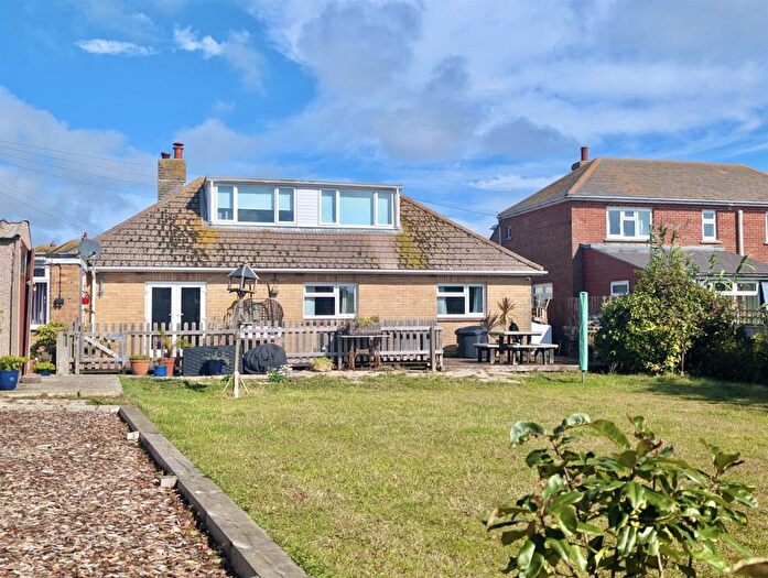 5 Bedroom Detached Bungalow For Sale In South Road, Weymouth, DT4