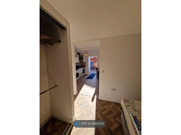 1 Bedroom Flat To Rent In Station Road, High Wycombe, HP13