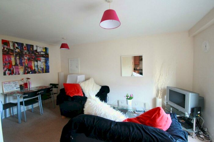 3 Bedroom Apartment To Rent In Rialto Building, Melbourne Street, Newcastle Upon Tyne, NE1