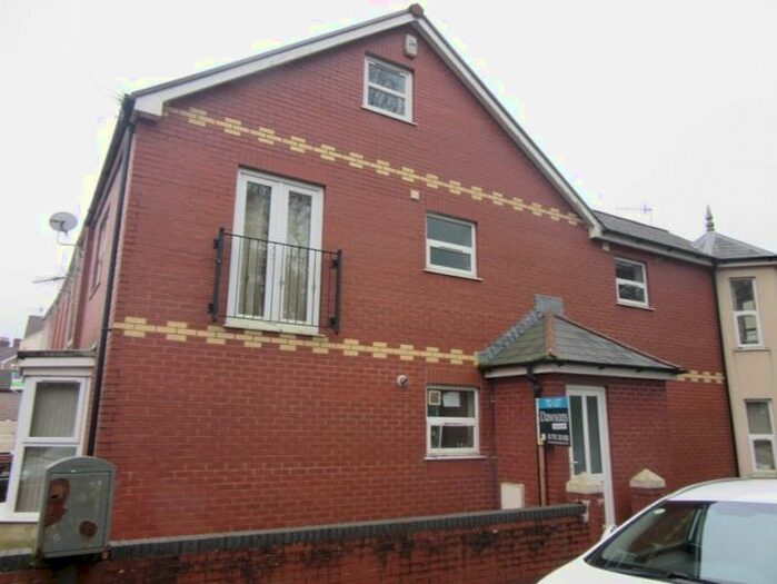 2 Bedroom Flat To Rent In Oakwood Road, Brynmill, Swansea., SA2