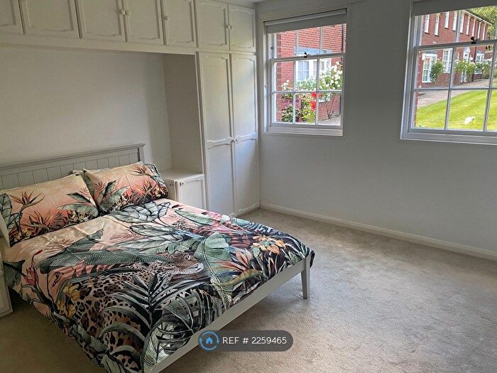2 Bedroom Flat To Rent In Cottenham Park Road, London, SW20