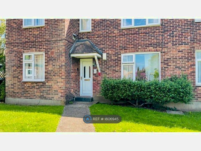 2 Bedroom Maisonette To Rent In Aboyne Drive, London, SW20