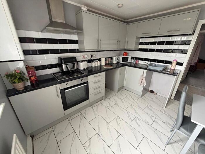 2 Bedroom Flat To Rent In Redwood Drive, Waddington, Lincoln, LN5
