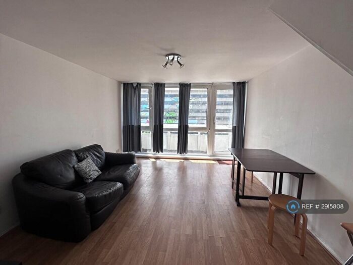 2 Bedroom Flat To Rent In Wyndham Court, Southampton, SO15