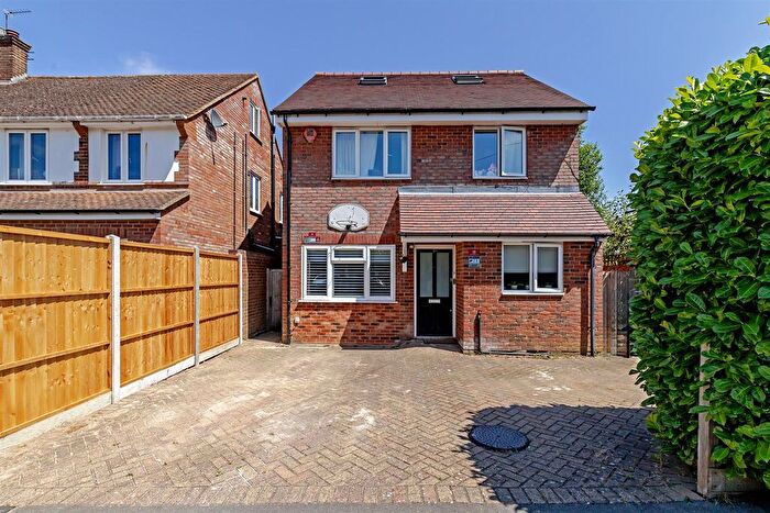 5 Bedroom Detached House For Sale In Downes Road, St. Albans, AL4