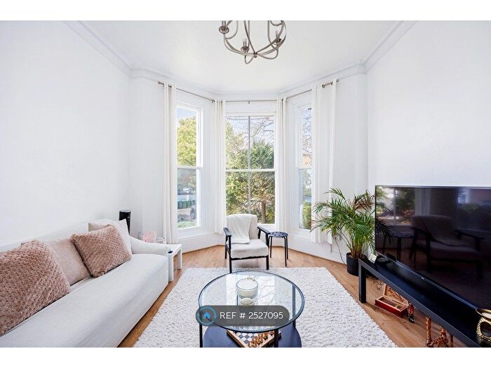 2 Bedroom Flat To Rent In Hervey Road, London, SE3