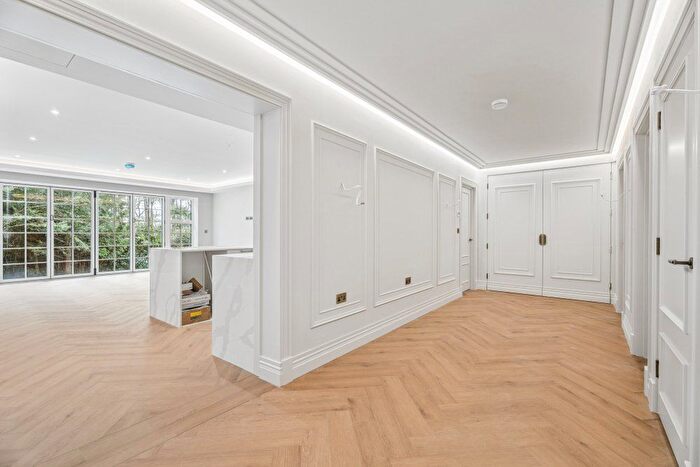 3 Bedroom Flat For Sale In Coronation Road, Ascot, Berkshire, SL5