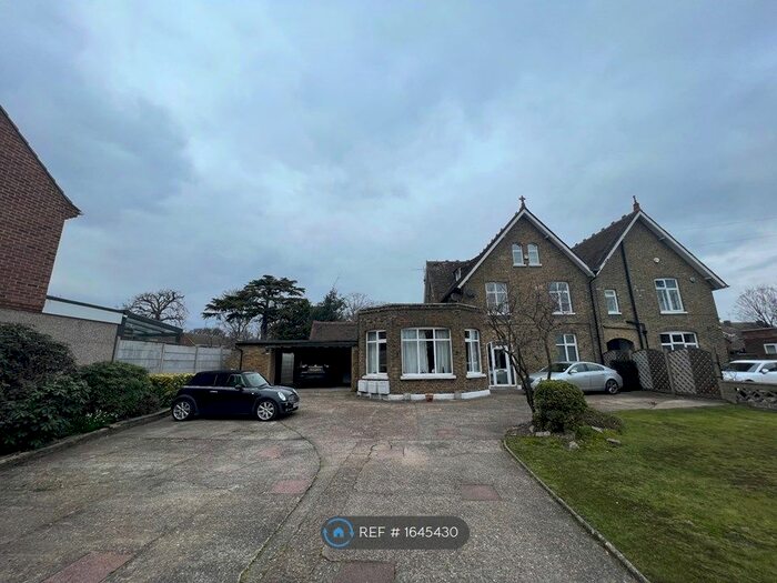 2 Bedroom Flat To Rent In The Grange, Belvedere, DA17