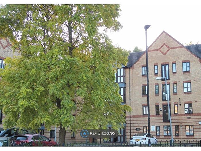 2 Bedroom Flat To Rent In Zodiac House, London, E3