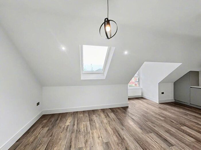 2 Bedroom Flat To Rent In Flat, Walm Lane, Willesden Green, London, NW2