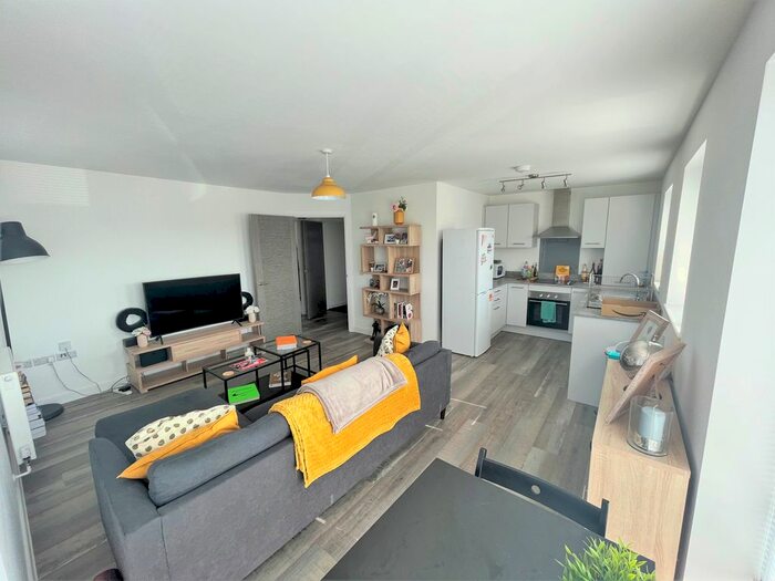 2 Bedroom Flat To Rent In Mill Lane, Alphington, Exeter, EX2