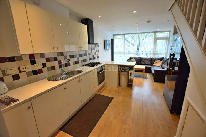 4 Bedroom Town House To Rent In Mill Close, Wokingham, RG41