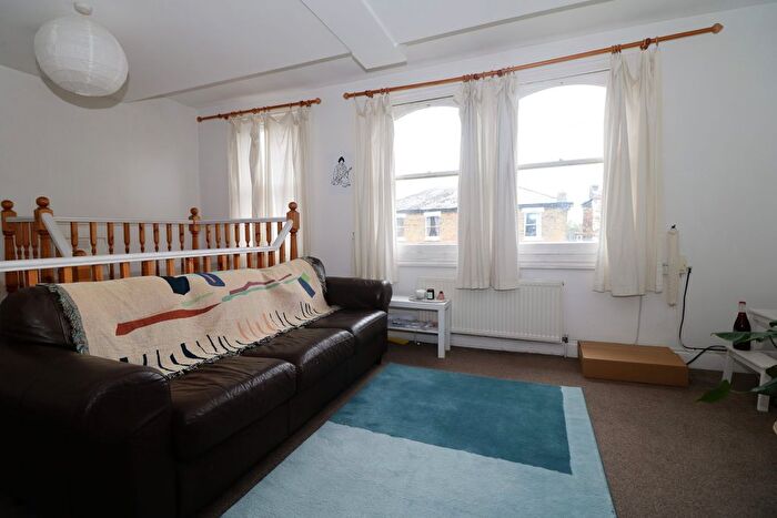 2 Bedroom Flat To Rent In Shaftesbury Road, London, N19