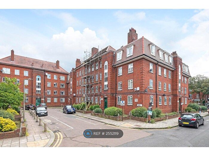 4 Bedroom Flat To Rent In Whites Square, London, SW4