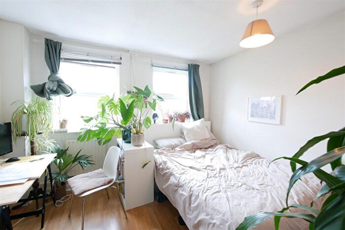 4 Bedroom Terraced House To Rent In Northwold Road, Clapton, E5