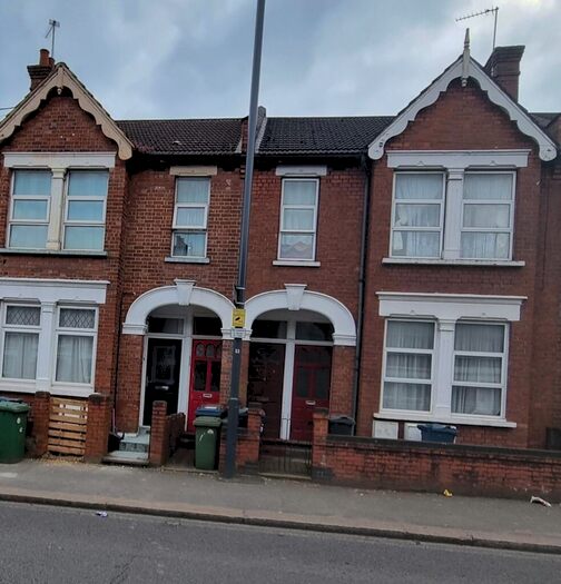 2 Bedroom Ground Maisonette To Rent In Masons Avenue, Harrow, HA3