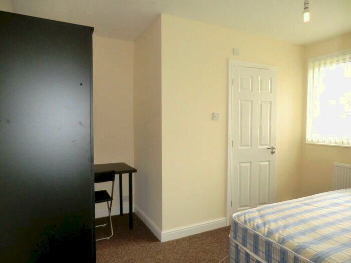 4 Bedroom Semi-Detached House To Rent In Attention Warwick Students-Book Now, CV4