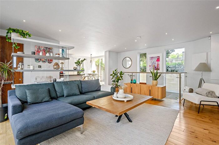 3 Bedroom Flat To Rent In Arlington Avenue, London, N1