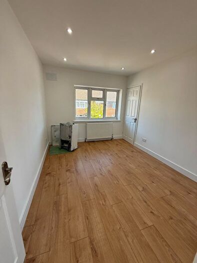 2 Bedroom Maisonette To Rent In Chestnut Close, West Drayton, UB7