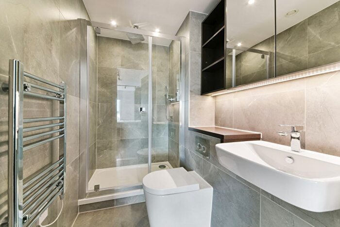 3 Bedroom Flat To Rent In Mitre Yard, North Kensington, London, NW10