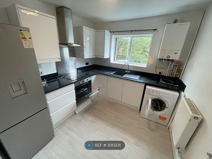 2 Bedroom Flat To Rent In Stretford, Manchester, M32