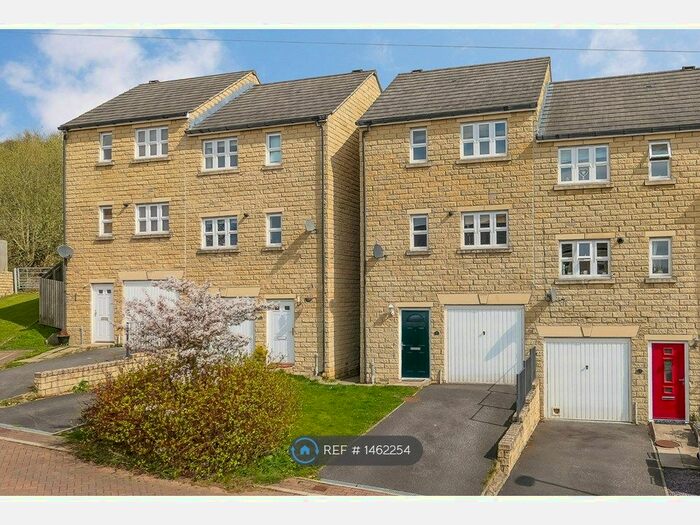 3 Bedroom Semi-Detached House To Rent In Herdwick View, East Morton, BD20