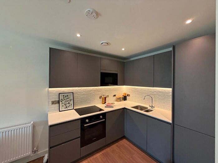 1 Bedroom Apartment To Rent In Weldale Street, Reading, Berkshire, RG1