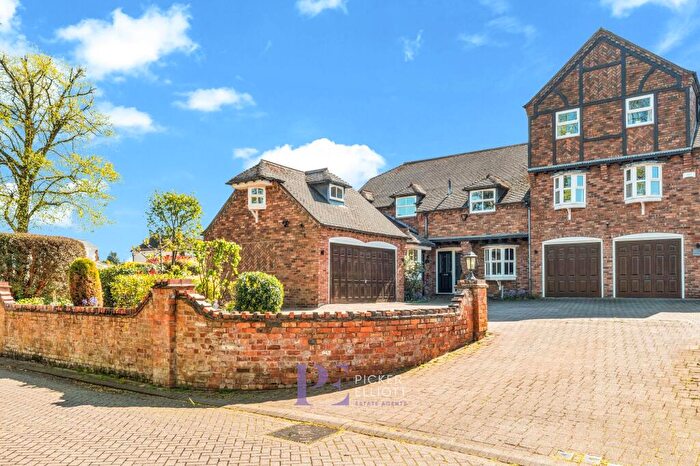 5 Bedroom Link Detached House For Sale In Sketchley Old Village, Burbage, LE10