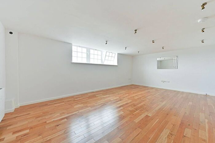 2 Bedroom Flat To Rent In Craven Gardens, Wimbledon, London, SW19