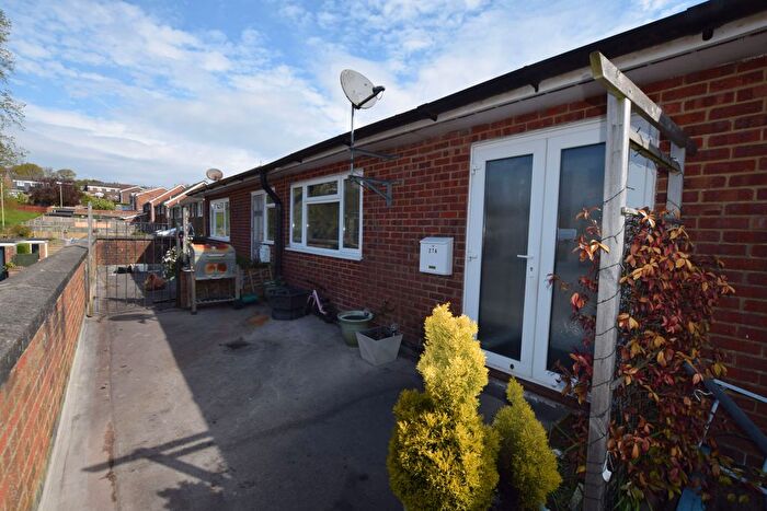 2 Bedroom Flat To Rent In Southview Rise, Alton, Hampshire, GU34