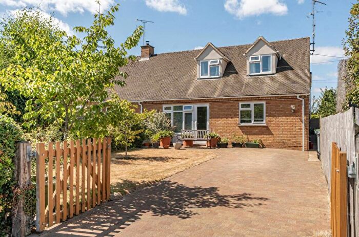 3 Bedroom Semi-Detached House For Sale In High Street, Milton-Under-Wychwood, Chipping Norton, OX7