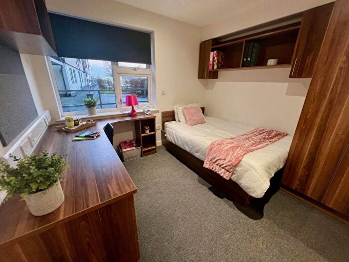 8 Bedroom Flat To Rent In Flat, Plymbridge Lane, Derriford, Plymouth, PL6