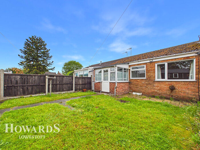 2 Bedroom Terraced Bungalow For Sale In Lloyds Avenue, Lowestoft, NR33