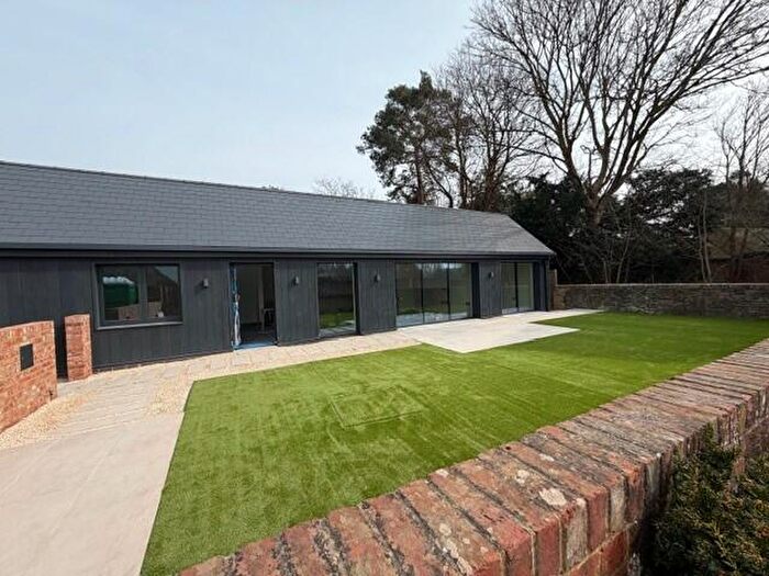 4 Bedroom Bungalow To Rent In Offham Road, ME19