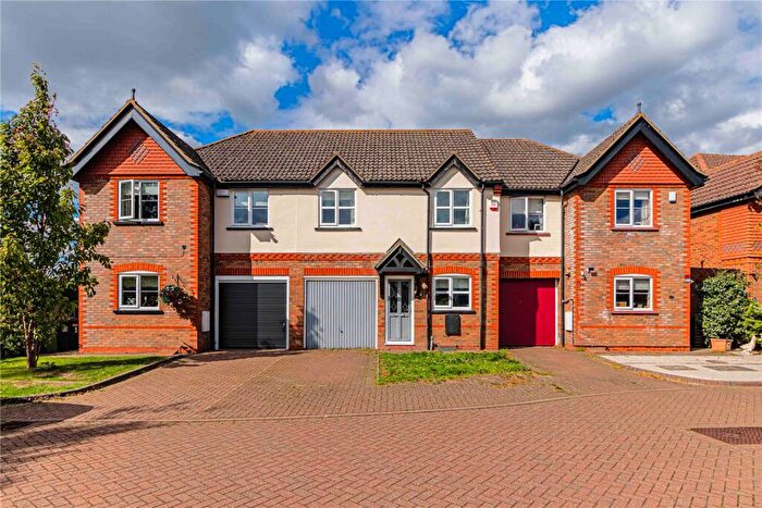 3 Bedroom Terraced House For Sale In Lords Mead, Eaton Bray, Central Bedfordshire, LU6