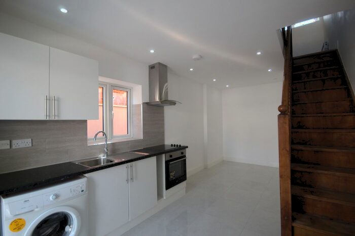 1 Bedroom End Of Terrace House To Rent In Torrington Road, Perivale, Middlesex, UB6