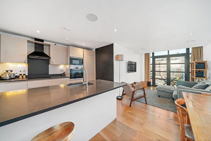2 Bedroom Flat For Sale In Hogarth Lane, Chiswick, London, W4