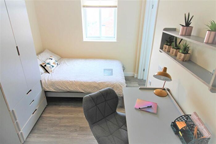2 Bedroom Flat To Rent In Brayford Court - Apt - Student Apartment - /, LN1