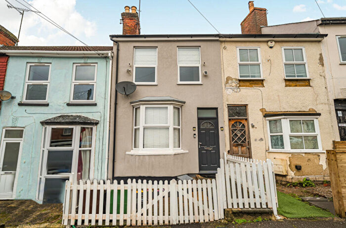 3 Bedroom Terraced House For Sale In Queens Road, Aldershot, Hampshire, GU11